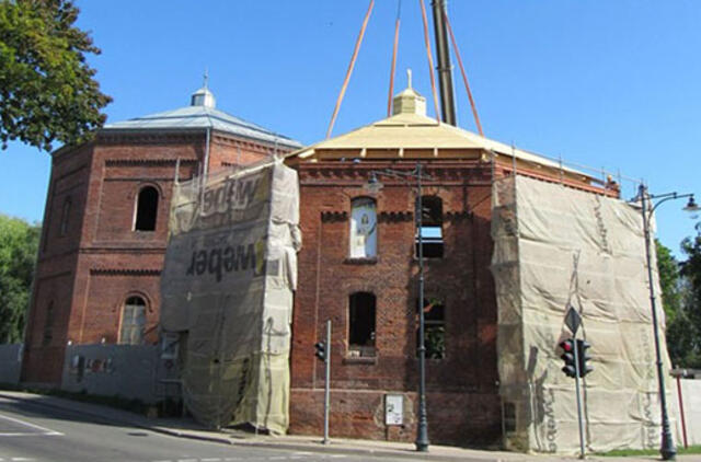 Uždengtas antrojo rezervuaro stogas