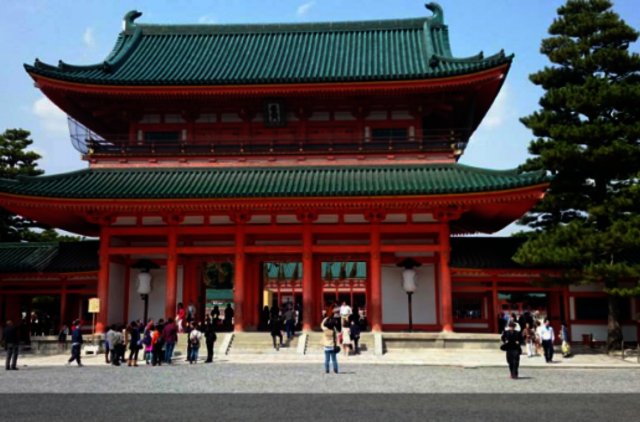 Draudimai Tekančios Saulės šalyje