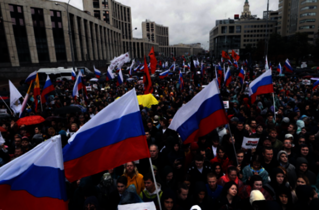 Į mitingą Maskvoje susirinko tūkstančiai