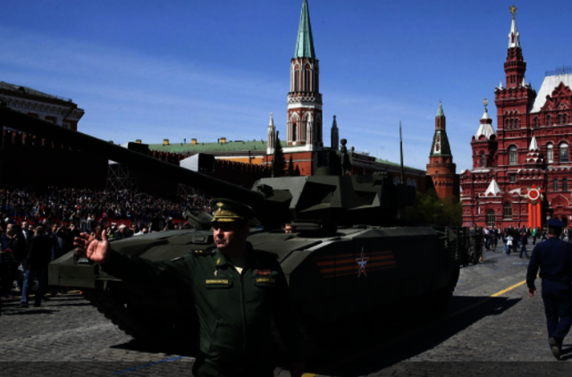 Išgirtoji rusiška „Armata“ pasirodė netinkama