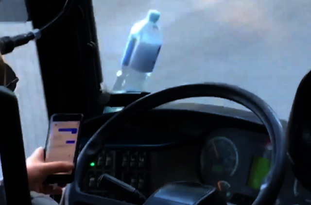 Išvydusi, ką kelionėje veikia autobuso vairuotojas, keleivė nustėro: „Melskitės už mus"
