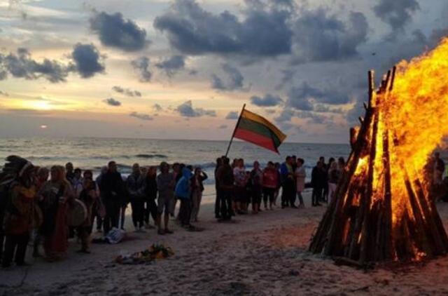 Jūros pakrantėje – Baltijos kelio laužų sąšauka