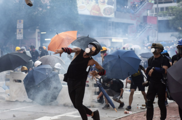 Kinija įniršo dėl Taivano pasiūlymo suteikti prieglobstį Honkongo protestuotojams