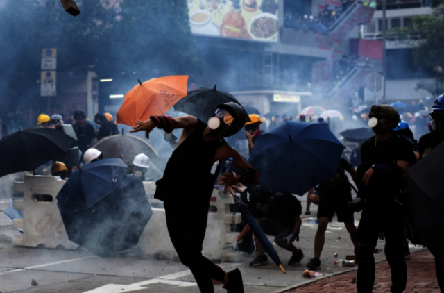 Kinija įniršo dėl Taivano pasiūlymo suteikti prieglobstį Honkongo protestuotojams