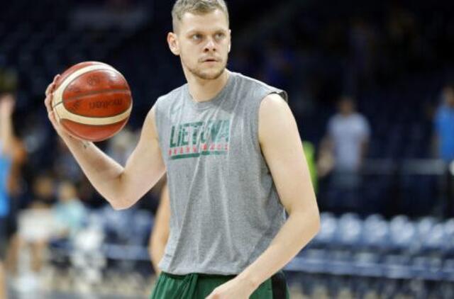 Lietuvos krepšinio rinktinė atsisveikino su Eimantu Bendžiumi