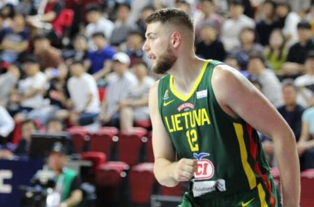 Mačui su čekais neregistruoti du „ant ribos“ esantys žaidėjai