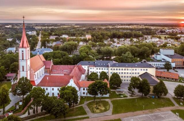 Poilsiaujantys pajūryje šeimomis traukia į Kretingą: vilioja nepažintos vietos
