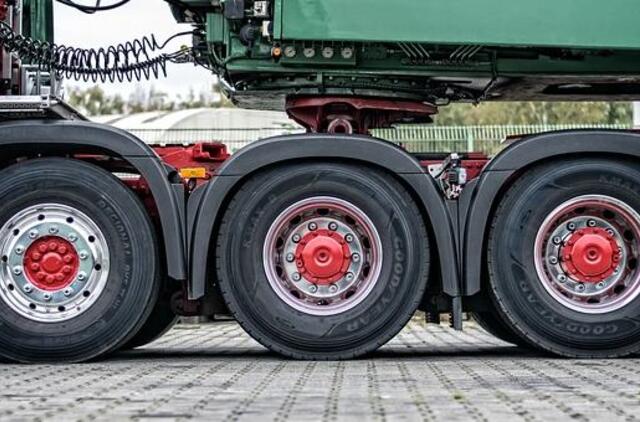 Prie magistralės - partrenkto žmogaus kūnas