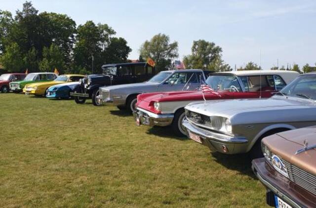 „Seni kibirai“ National Golf Resort surengė senovinių automobilių parodą