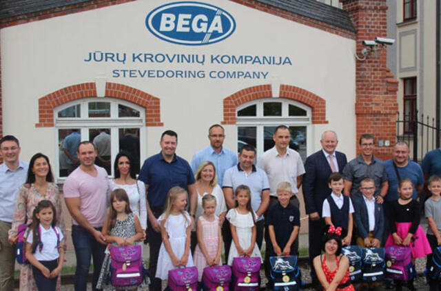 Į pirmąją klasę – su tėvelių darbovietės parūpintomis mokymosi priemonėmis