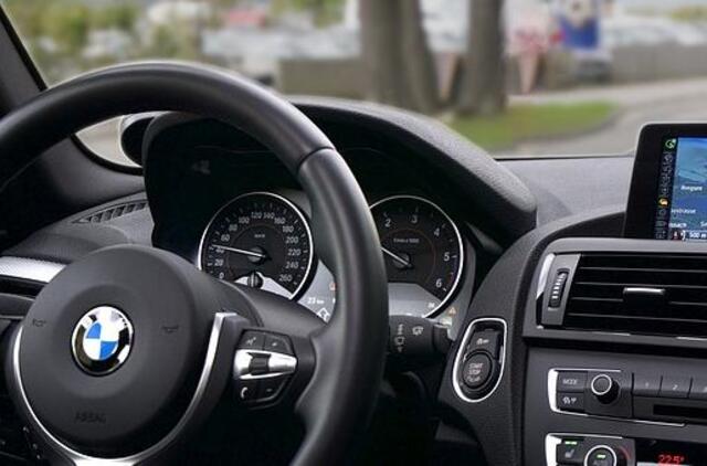 Įkliuvo du girti BMW vairuotojai