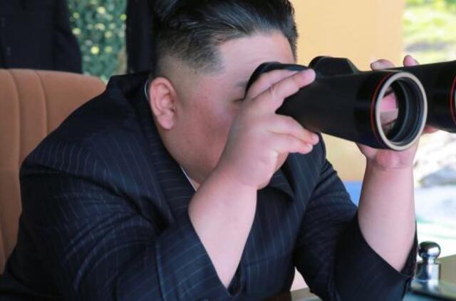 Žiniasklaida: Kim Jong Unas stebėjo Šiaurės Korėjos sparnuotųjų raketų bandymus