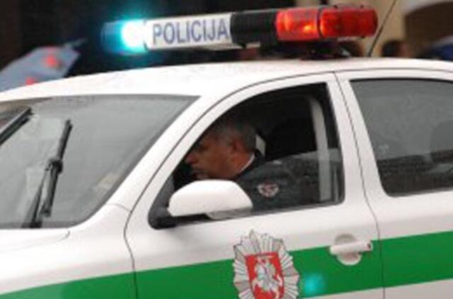 Sumušta pareigūnė, apvogtas namas, pavogta rankinė, girtas latvis