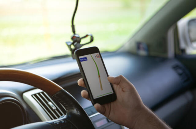 Telefonų keliamas pavojus vairuojant: įžvelgiama nauja tendencija