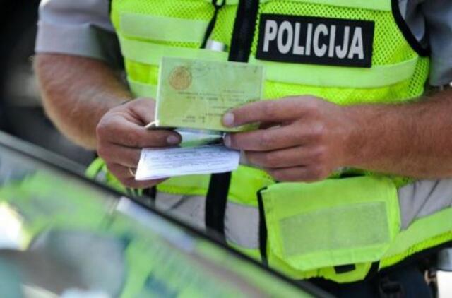 Vairuotojams dokumentų vežiotis reikia mažiau, bet kai kam tai pakiša koją