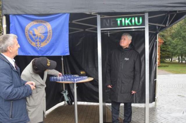 Žaisminga akcija priminė apie korupcijos problemas