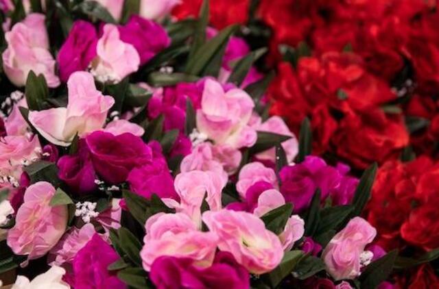 Dirbtinės gėlės – vis populiaresnės: kaip išsirinkti ir tinkamai prižiūrėti?