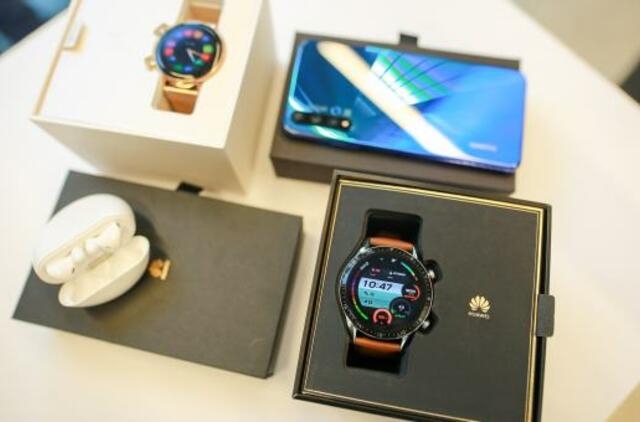 „Huawei“ Lietuvoje pažėrė naujienų: pristatė naują telefoną, ausines ir laikrodį