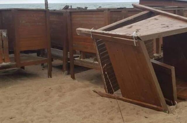 Klaipėdoje vandalai suniokojo poilsiautojams skirtą turtą