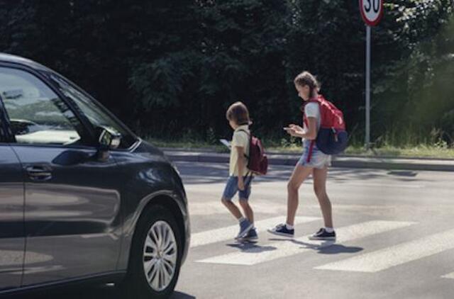 Namų darbai tėvams: kaip saugiai išlaipinti vaikus prie ugdymo įstaigų