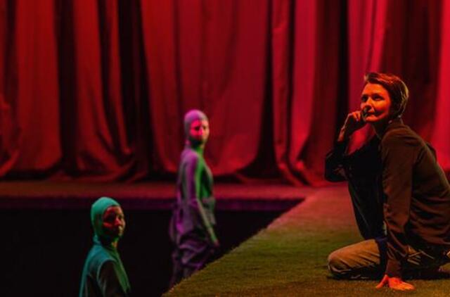 Siurrealistinis pasaulis šių dienų Alisos akimis – spektaklyje „Who the f**k is Alice”