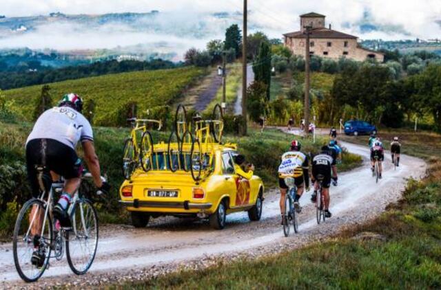 Vintažinių dviračių pedalus mins siekdami palengvinti sergančių mažųjų palangiškių kasdienybę