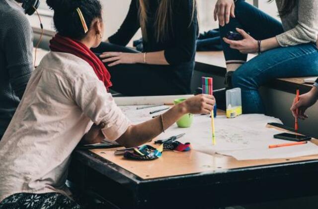 9 karjeros patarimai šiuolaikiniams abiturientams, kaip nepasiklysti informacijos ir madų liūne
