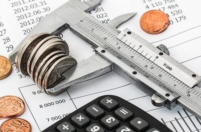 Bankų mokesčio pasekmes išgyvenanti Lenkija:  mažėja paskolų, didėja palūkanos, traukiasi užsienio bankai