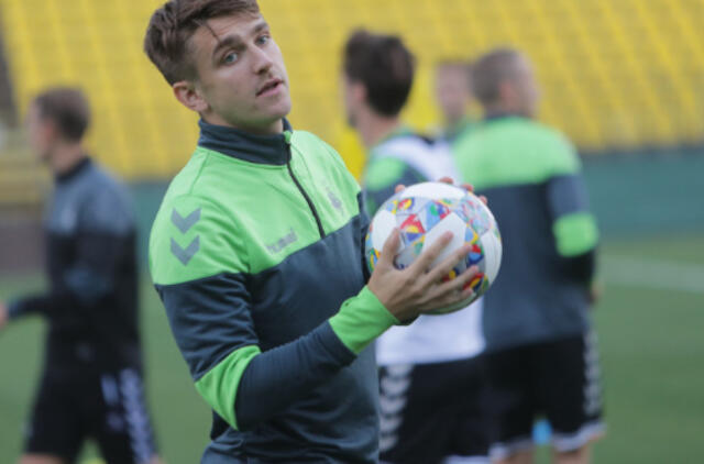 Garbės reikalas lietuviams ir kelialapio klausimas portugalams