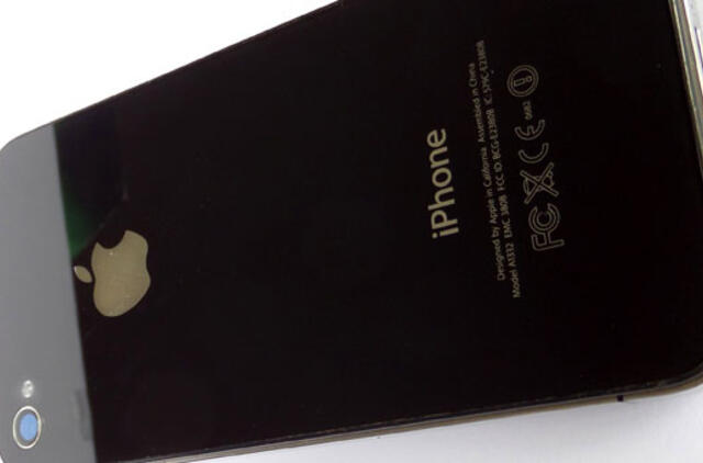 Kriminalai: pinigus pervedė, bet „iPhone“ negavo