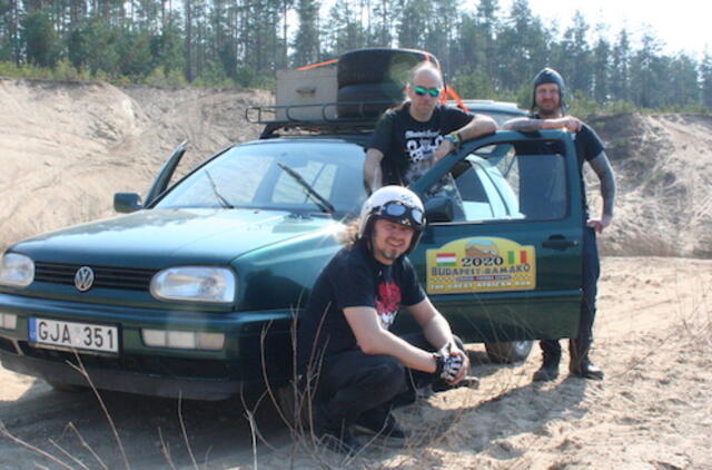 Lietuvių ekipažas ruošiasi išgyvenimo nuotykiui alternatyviniame Dakaro ralyje