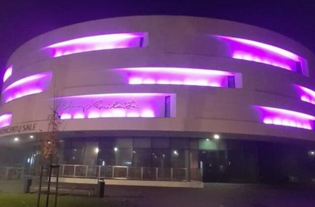 Palangos koncertų salė pasipuošė purpurine spalva