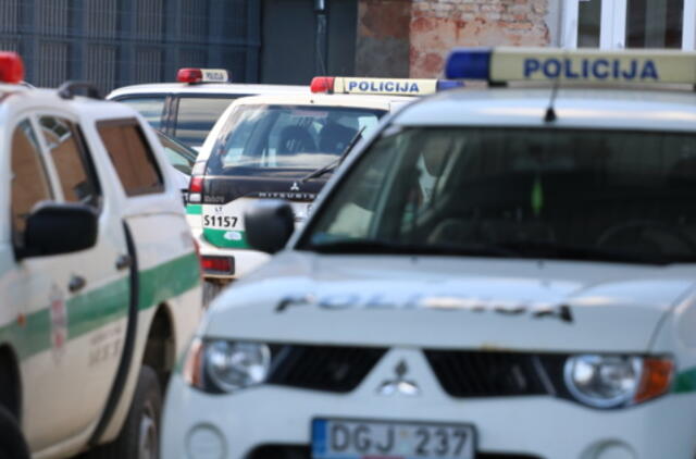 Sukčius, apsimetęs "pareigūnu", pasisavino senjorės santaupas