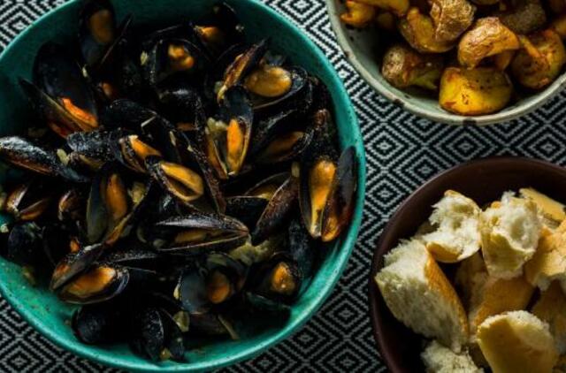 Savaitgalio pietums-midijos su kariu ir kiaušinių trynių desertas(+receptai)