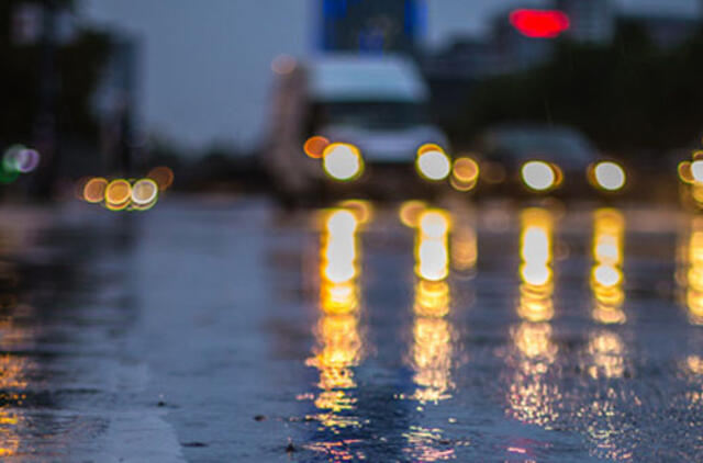 Kelininkai perspėja: naktį susidarys plikledis