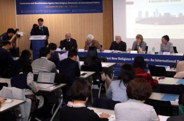 Prievarta keisti religiją pažeidžiant žmogaus teises - tarptautinė problema