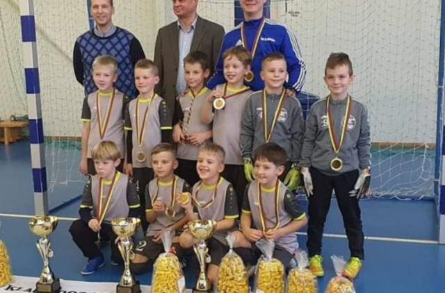 Varžėsi trijų šalių futbolininkai