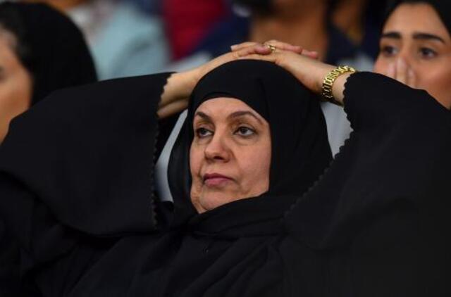 Vyrai ir moterys Saudo Arabijoje į restoraną galės žengti pro tas pačias duris