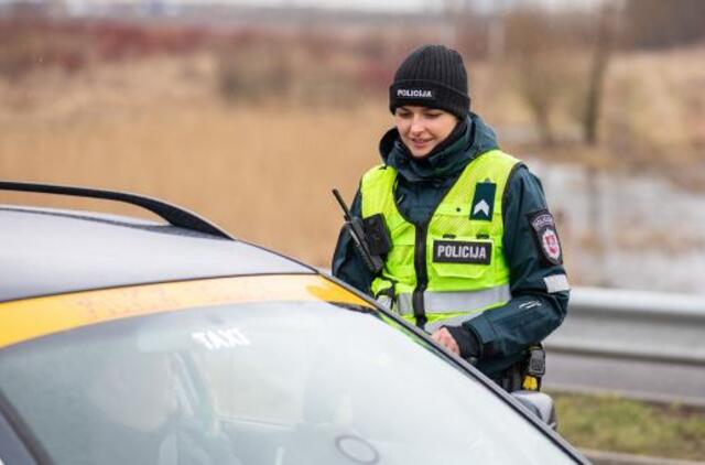 Pareigūnai tikrino iš kelto išvažiuojančius vairuotojus