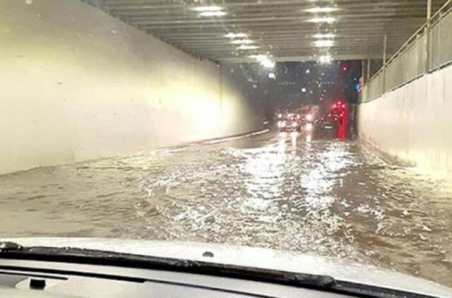 Plungės tunelis pykdo vairuotojus ir linksmina internautus