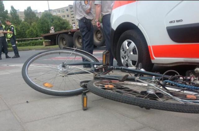 Autobusas partrenkė ir mirtinai sužalojo dviračiu važiavusį vyrą