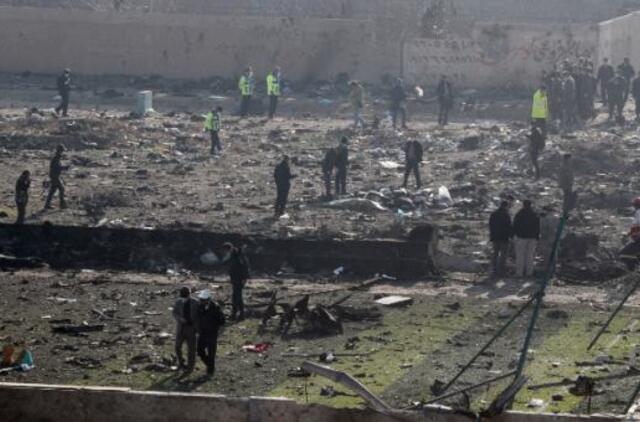 Ukrainos pareigūnai tiria versiją, kad į jos keleivinį lėktuvą pataikė Rusijoje pagaminta raketa