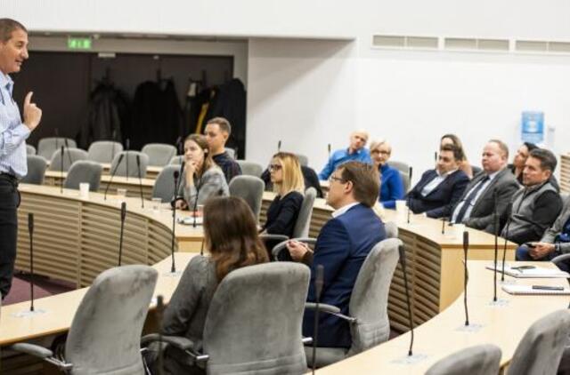 Verslo guru, pagerinęs „Adidas“ pardavimus 10 kartų: kai kurie vadovai kaltina visus, tik ne save