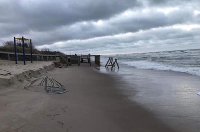 Bangos plovė šlaitus, kliuvo ir apžvalginėms aikštelėms, ir gelbėtojų bokšteliams