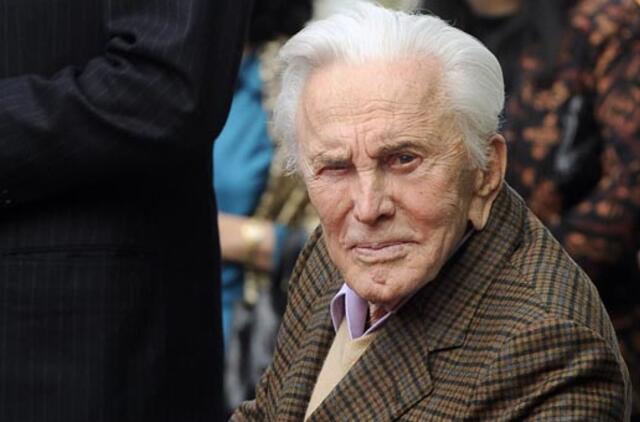 Eidamas 104 metus mirė Holivudo legenda Kirkas Douglasas