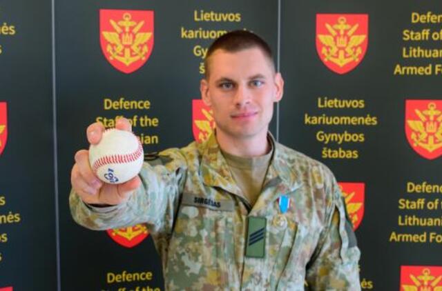 Iš Irako smėlynų – į beisbolo treniruotę: Lietuvos karys gimtinei atstovauja keliais būdais