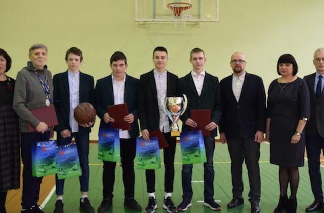 Krepšinio varžybų finale garsiausiai aidėjo Kretingalės vardas