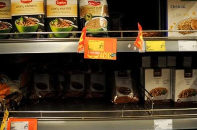 Lietuviai šluoja maisto produktus – kai kuriose parduotuvėse nebeliko kruopų