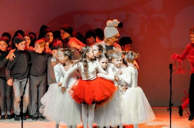 Nematytas pasakas iš smėlio kurs pajūrio vaikai