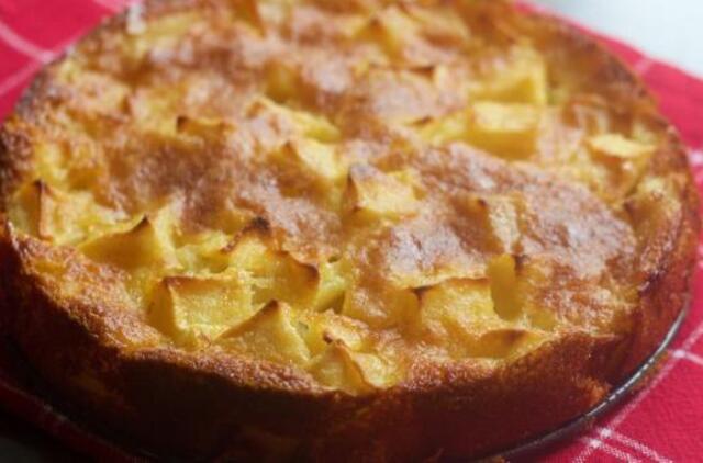 Skaniausias obuolių pyragas: produktų, kurie visada yra kiekvienuose namuose, rinkinys